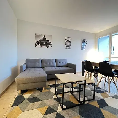Apartment Cosy Centre Proche Tram, Parking
