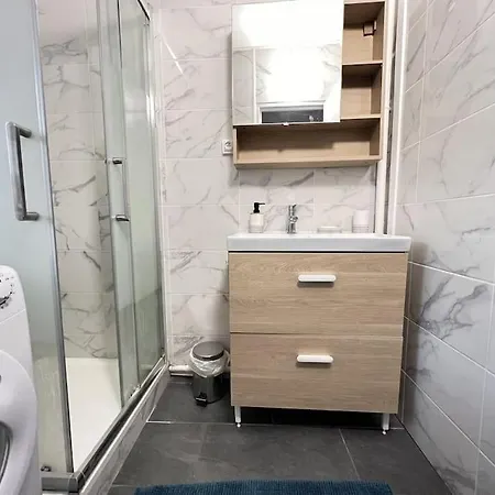 Cosy Centre Proche Tram, Parking Apartment *